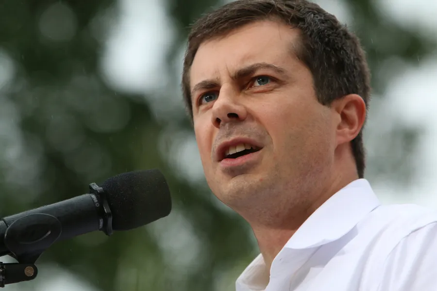 Pete Buttigieg, Democratic presidential candidate, speaks to the crowd at a political rally. ?w=200&h=150