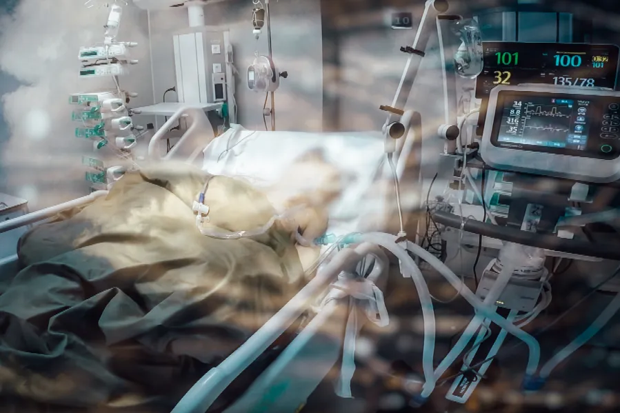 A patient in quarantine lying in a hospital bed. Credit: shutter_o via Shutterstock.?w=200&h=150