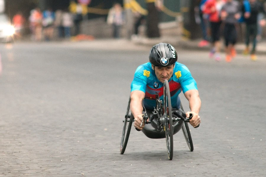 Alex Zanardi competes in the Rome Marathon with his handcycle April 2, 2017. ?w=200&h=150