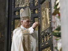 Pope Leo XIV closes the Holy Door of St. Peter’s Basilica, concluding the Jubilee of Hope, on Jan. 6, 2026.