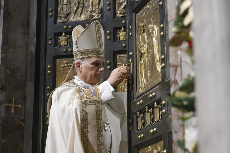 Pope Leo XIV closes St. Peter’s Holy Door, concluding Jubilee of Hope