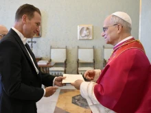 Brian Burch, the new U.S. ambassador to the Holy See, presents his credentials to Pope Leo XIV in the Vatican’s Apostolic Palace on Sept. 13, 2025.