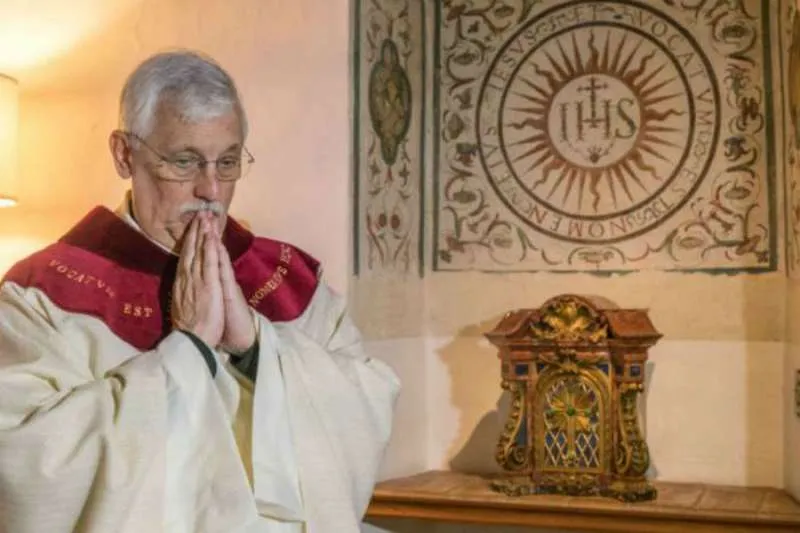 Fr. Arturo Sosa, Superior General of the Society of Jesus, prepares to say Mass at the Gesu in Rome, Oct. 15, 2016. . GC36 via Flickr.
