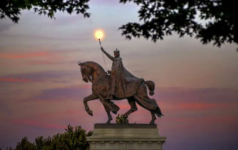 Statue of King Louis IX of France in Forest Park, St. Louis, Missouri. ?w=200&h=150