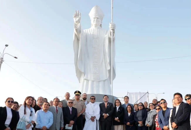 Statue of Pope Leo XIV unveiled and blessed in Chiclayo, Peru