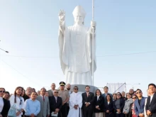 The statue of Pope Leo in Chiclayo, Peru, is surrounded by some of the people who attended its inauguration and blessing.