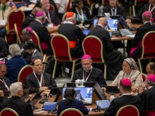 Synod on Synodality delegates in small groups listen to Pope Francis’ guidance for the upcoming weeks on Oct. 4, 2023.