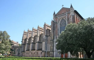 The side of Toulouse Cathedral (Cathédrale Saint-Étienne de Toulouse) in Toulouse in the South of France. Credit: Photograph by Mike Peel (www.mikepeel.net), CC BY-SA 4.0, via Wikimedia Commons