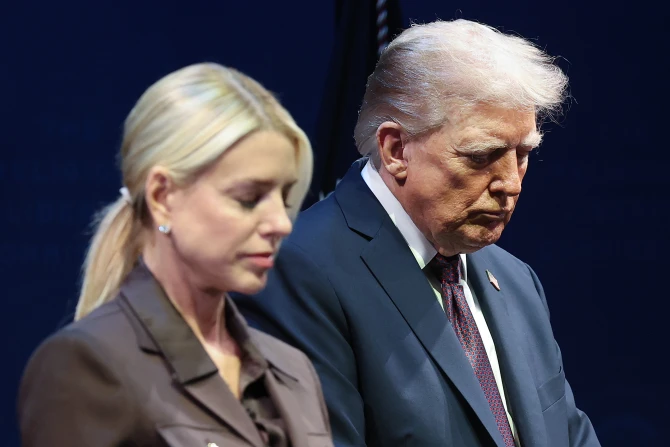 Trump Bondi pray