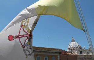 Vatican City flag waiving over St. Peter's dome - Bohumil Petrik / CNA 
