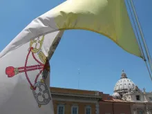 Vatican City flag waiving over St. Peter's dome - Bohumil Petrik / CNA