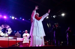 Pope Benedict waves to the youth at the Evening Vigil?w=200&h=150