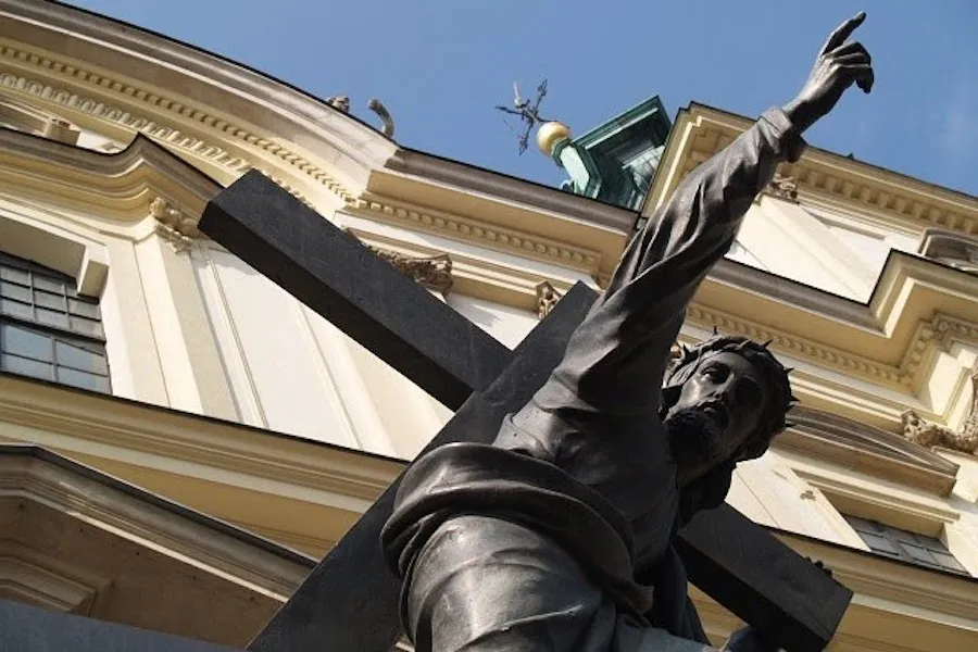 The statue of Christ, “Sursum corda,” in Warsaw, Poland. ?w=200&h=150