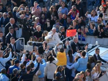 Pilgrims wave a Chinese flag at the general audience with Pope Francis, Oct. 12, 2022.