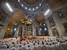 More than 1,800 priests gathered with cardinals and bishops at St. Peter’s Basilica for the Holy Thursday chrism Mass, April 17, 2025.