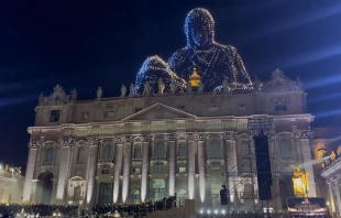 Illuminated drones reproduce Michelangelo’s “Pietà” over St. Peter’s Basilica at the Vatican on Sept. 14, 2025. Credit: Courtney Mares/CNA