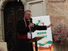 Archbishop Timothy Broglio speaks to young people about adoration and pondering during a Rise Up Encounter at the Church of Our Lady of the Incarnation in Lisbon, Portugal on Aug. 4, 2023.