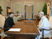 The Pope greets Zelenskyy in Castel Gandolfo.