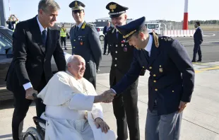 Pope Francis greets airline workers as he boards the papal plane for his four-day trip to Mongolia on Aug. 31, 2023. Credit: Vatican Media