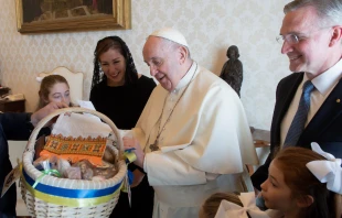 Pope Francis admires an Easter basket with Supreme Knight Patrick Kelly and his family at the Vatican, April 11, 2022. Vatican Media.