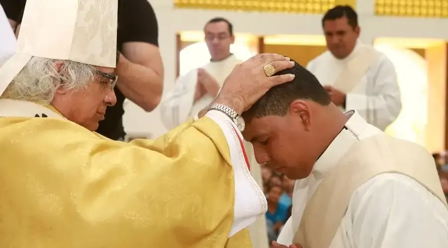 Cardinal Leopoldo Brenes of Managua, Nicaragua, in a priestly ordination ceremony.?w=200&h=150