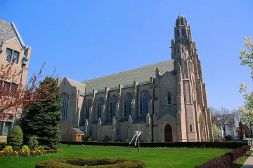 St. Agnes Cathedral in Rockville Centre, New York. Credit: Nassau Crew via Wikimedia (CC0 1.0)