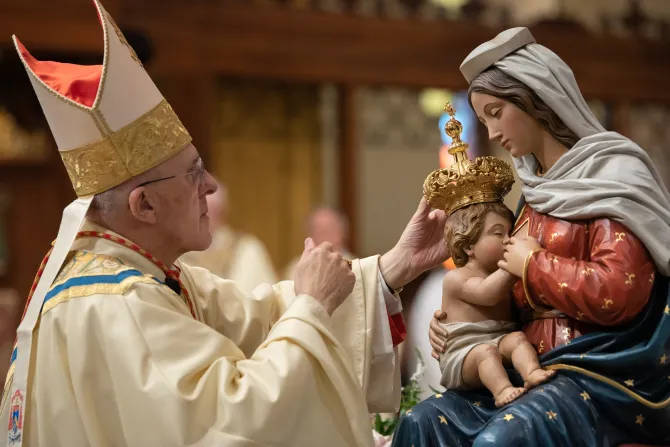 Cardinal Carlos Osoro Sierra crowns the image of Our Lady of La Leche
