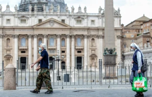 People wearing face coverings walk past St. Peter’s Basilica. Daniel Ibáñez/CNA.