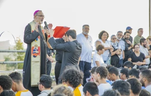 Patriarch Pierbattista Pizzaballa praying with young Catholics on the Mount of Beatitudes on July 19, 2022 Courtesy photo / Neocatechumenal Way