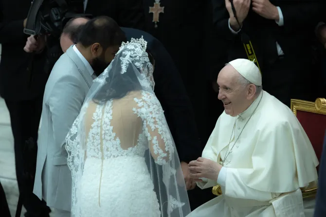 Pope Francis blesses a newlywed married couple during his general audience in Paul VI Hall on January 26, 2022.