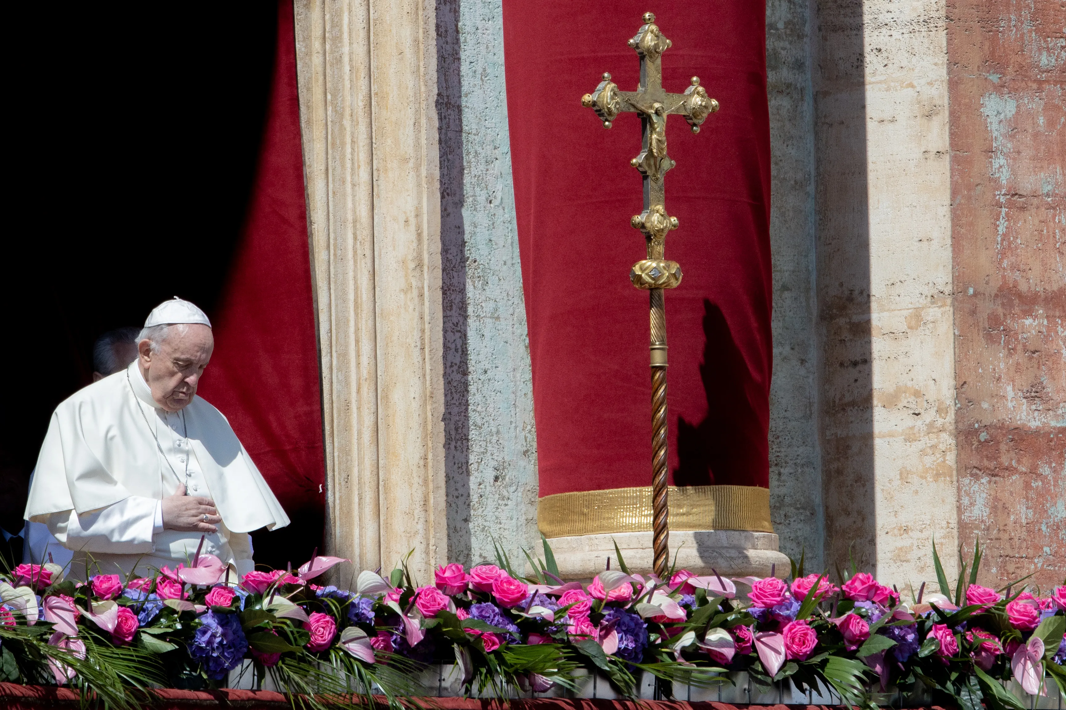 Pope Francis gives the Urbi et Orbi blessing for Easter 2022?w=200&h=150