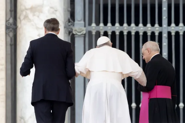 Pope Francis receives assistance walking at the general audience in St. Peter’s Square, May 4, 2022. Daniel Ibáñez/CNA.