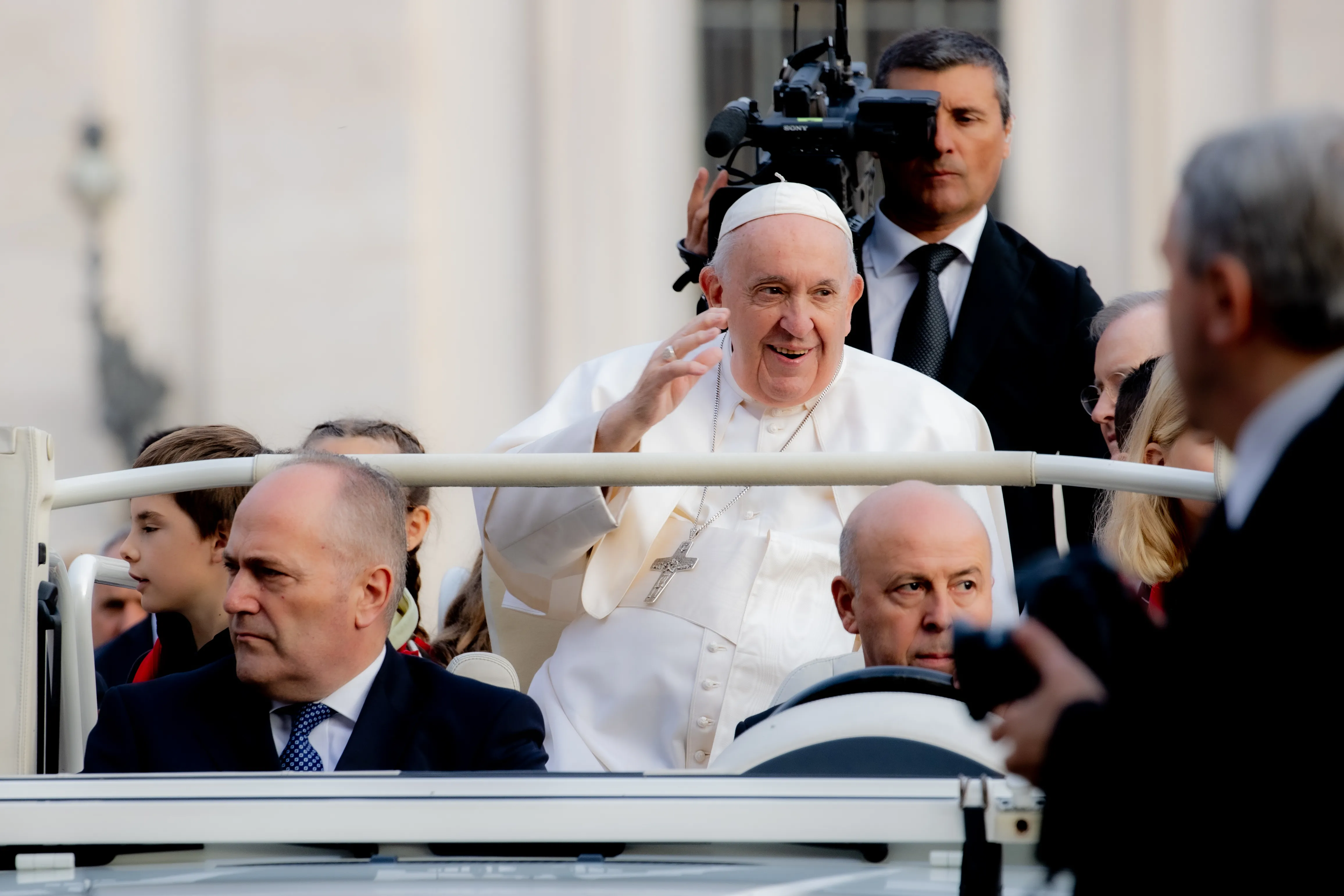 Pope Francis arriving for the general audience on St. Peter's Square, Oct. 26, 2022?w=200&h=150