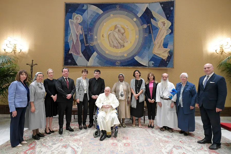 Pope Francis meets members of the Global Solidarity Fund in a room adjacent to the Vatican’s Paul VI Hall, May 25, 2022.?w=200&h=150
