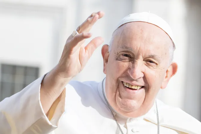 vedhæng Skinnende Ekstrem fattigdom Pope Francis: Christian witness requires consistency between how one lives  and what one proclaims | Catholic News Agency