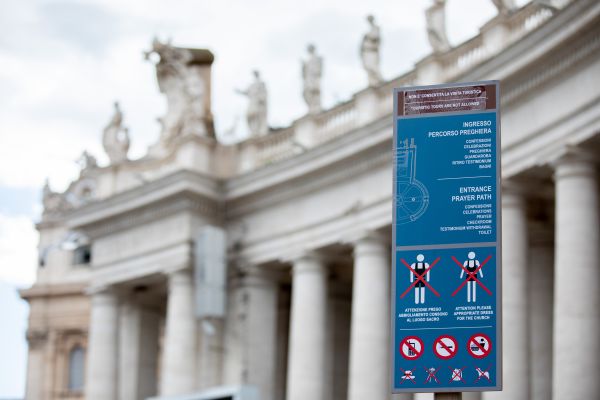 In response to the long wait times to enter St. Peter's Basilica, those who wish to enter for Mass, confession, or adoration can now do so via a special "prayer entrance" marked with a sign immediately to the right of the barricades to enter through the metal detectors on the right side of the piazza. Credit: Daniel Ibañez/CNA