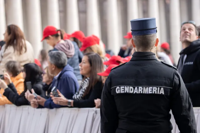 General Audience / Gendarmes