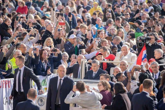 General Audience / Pope Francis / crowd