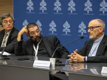 Paolo Ruffini, president of the synod’s communication commission (left); Bishop Daniel Flores of Brownsville, Texas (center); and Cardinal Michael Czerny (right) at a press briefing on Oct. 19, 2023.