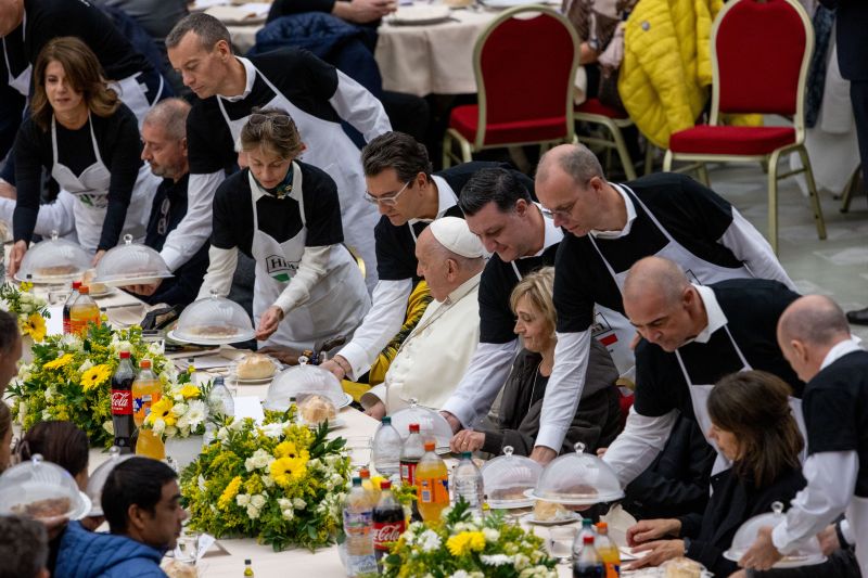 PHOTOS: Pope Francis shares Vatican lunch with poor