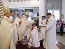 The Mass of episcopal consecration for Bishop Peter Wu Yishun was celebrated in the Church of Chengguan in the district of Jianyang in the city of Nanping and celebrated by Joseph Li Shan, the archbishop of Beijing, president of the Chinese Catholic Patriotic Association (CCPA), and vice chairman of the Chinese Catholic Bishops’ Conference.