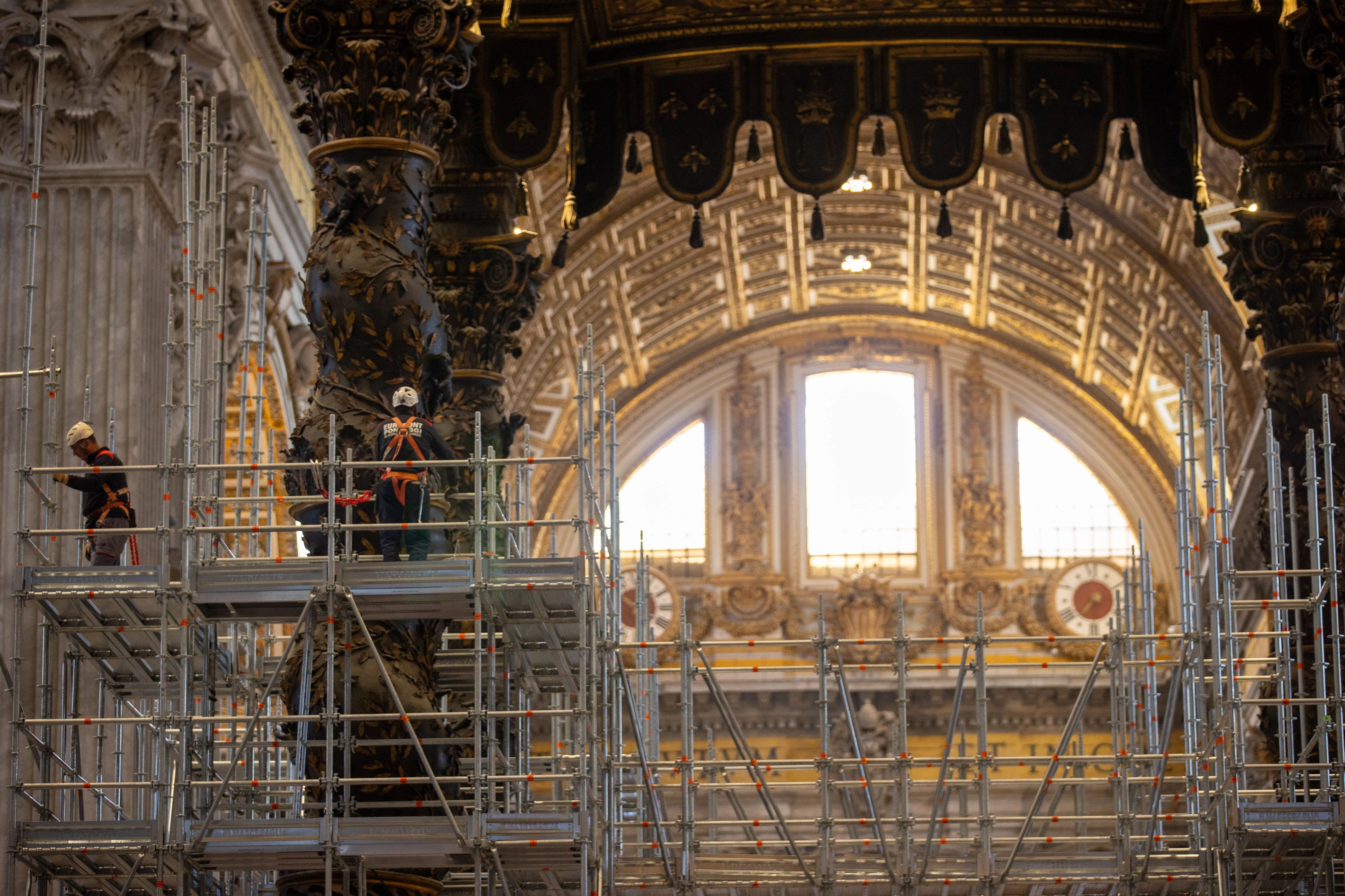 Workers at the baldacchino in St. Peter’s Basilica.?w=200&h=150