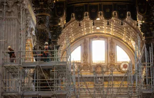 Workers at the baldacchino in St. Peter’s Basilica. Credit: Daniel Ibanez