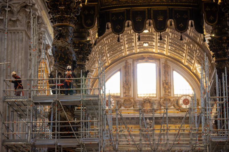 PHOTOS: Restoration of Bernini’s baldacchino begins in St. Peter’s Basilica