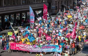 Thousands of people from across Italy braved the summer heat to join the national Demonstration for Life in Rome on the afternoon of June 22, 2024. Credit: Daniel Ibáñez/CNA