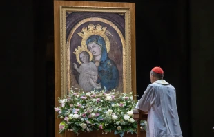 Cardinal Víctor Manuel Fernández, prefect of the Dicastery for the Doctrine of the Faith, prays before an image of the Blessed Virgin Mary and Child during the rosary vigil for Pope Francis at the Vatican on Feb. 28, 2025. Credit: Daniel Ibáñez/CNA