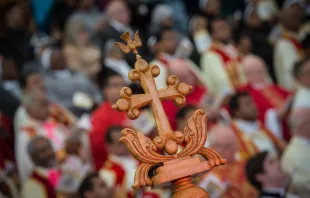A St. Thomas Christian cross at the installation of Mar Joseph Srampickal at Preston North End stadium, England, on Oct. 9, 2016. Mazur/catholicnews.org.uk.