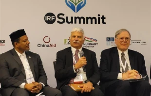Former assistant secretary of state Robert Destro discusses the need for religious freedom. Pictured from left,  Imam Talib Shareef of the Nation’s Mosque; Destro; and Cole Durham of the International Center for Law and Religion Studies at Brigham Young University Law School. Peter Pinedo/CNA Peter Pinedo/CNA