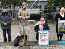 The small group of Germans peacefully praying for an end to abortion were accosted March 1, 2024, by some 20 assailants wearing hoodies who shouted in their faces, harassing them, mocking them, insulting them, provoking them, and intimidating them with aggressive behavior.