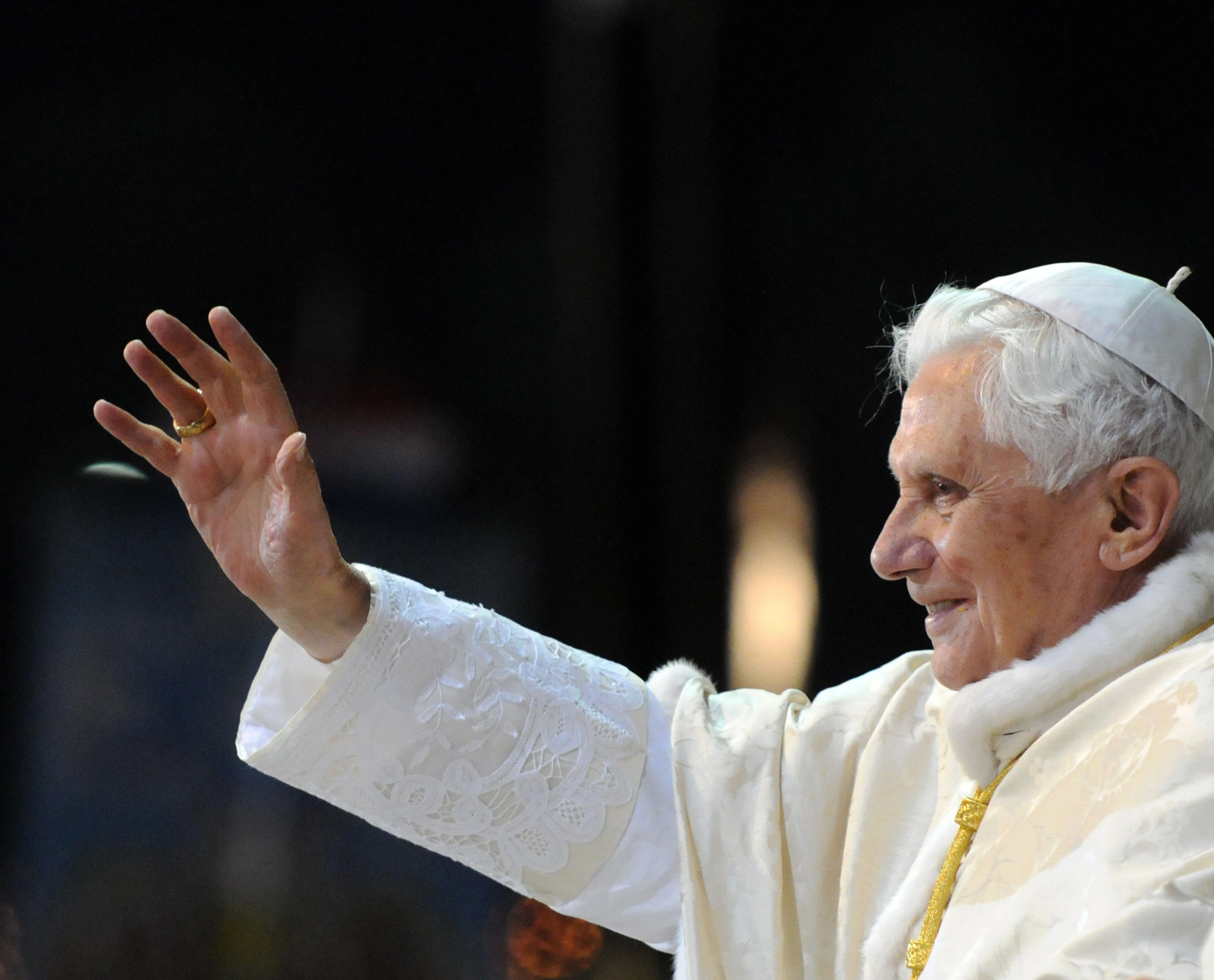 Pope Benedict XVI leads the recitation of the Holy Rosary during a candlelight vigil at the Catholic shrine of Fatima in central Portugal, May 12, 2010.?w=200&h=150